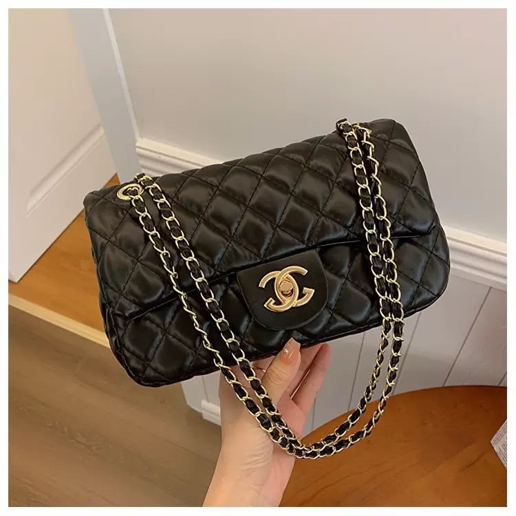 Quilted chain bag