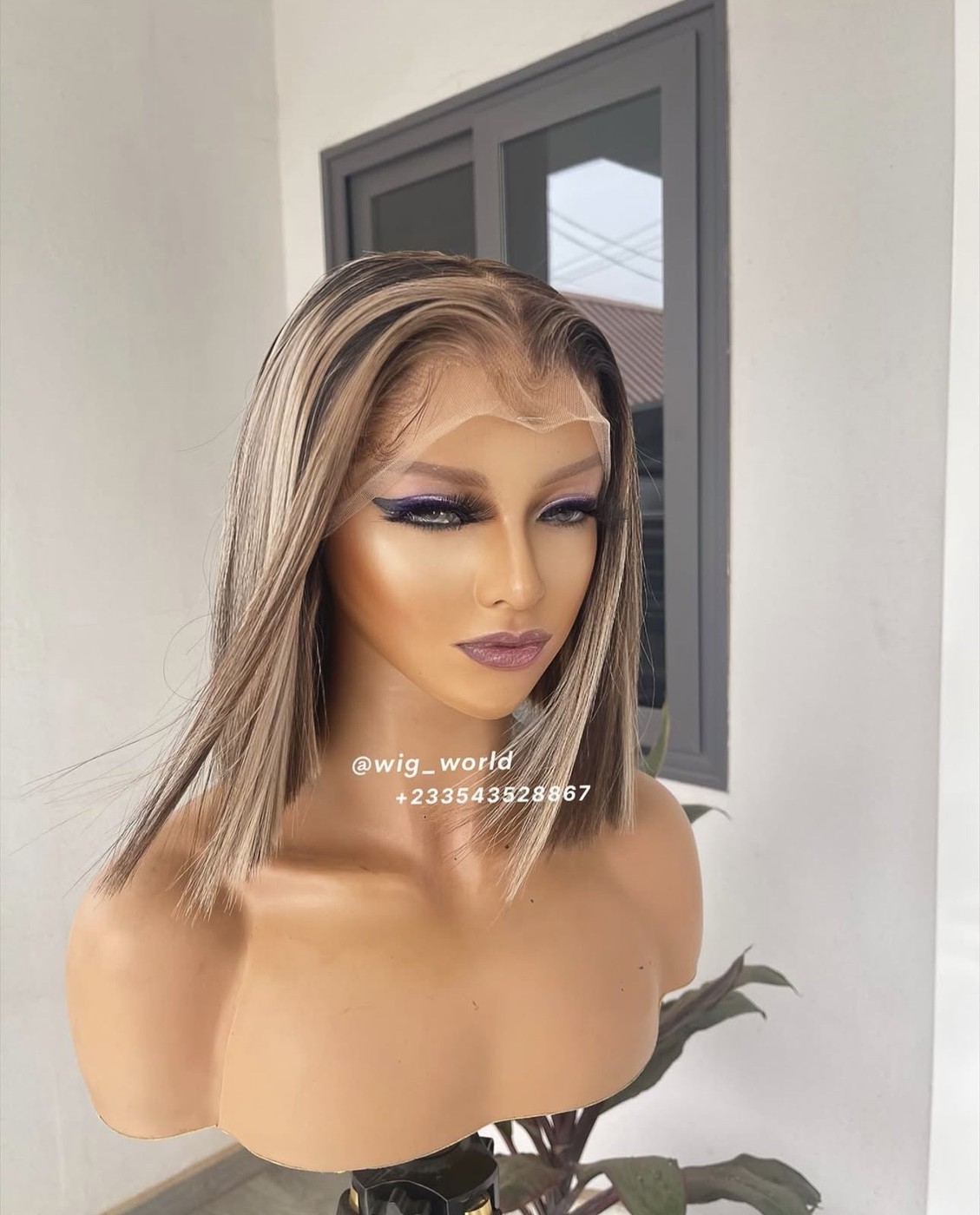 Highlighted bob wig