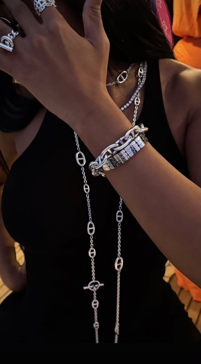 Layered chain styling